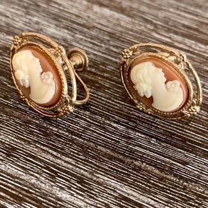 Vintage Cameo Earrings Gold Carved Screw Back 1” L